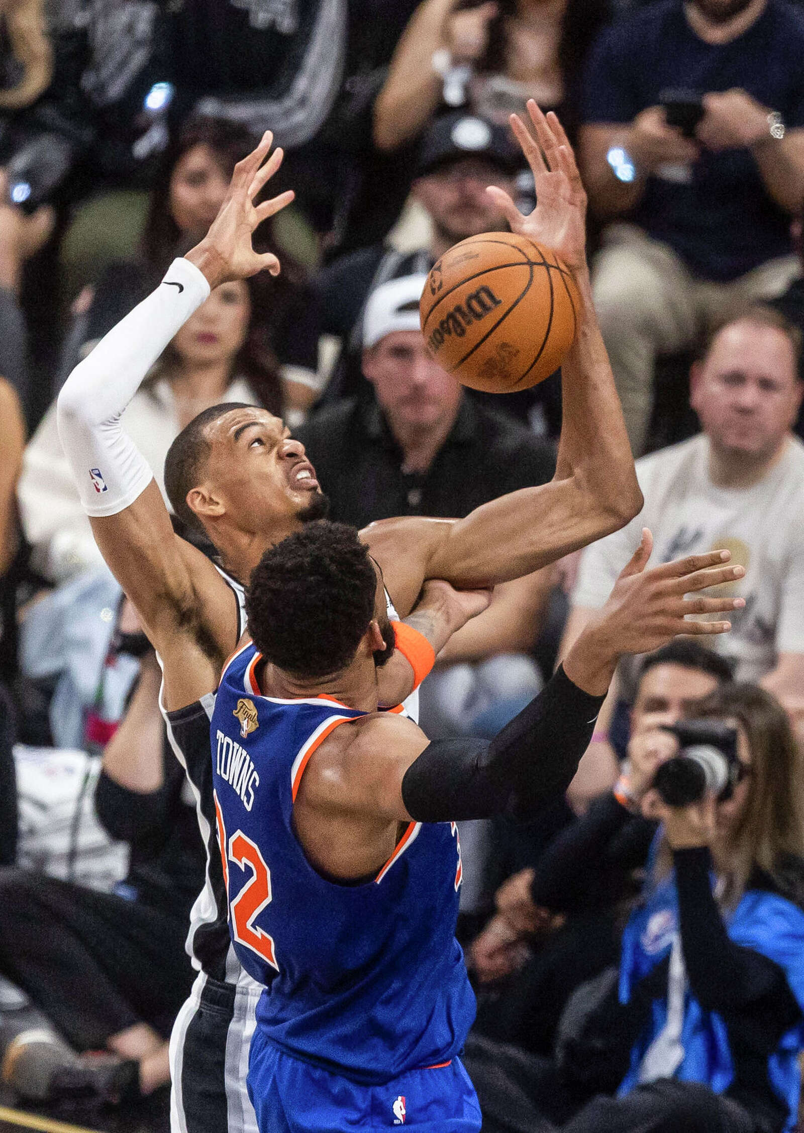 San Antonio Spurs center Victor Wembanyama (1) reaches for the ball during game 2 agains the New York Knicks.