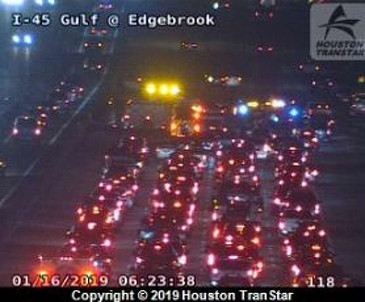 Crashes Delay Northbound Gulf Freeway Traffic