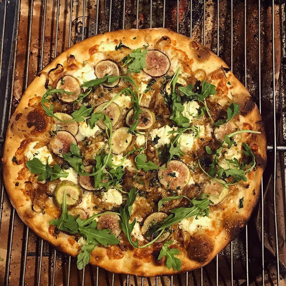 Roseland Apizza Wins The March Madness Connecticut Pizza Challenge