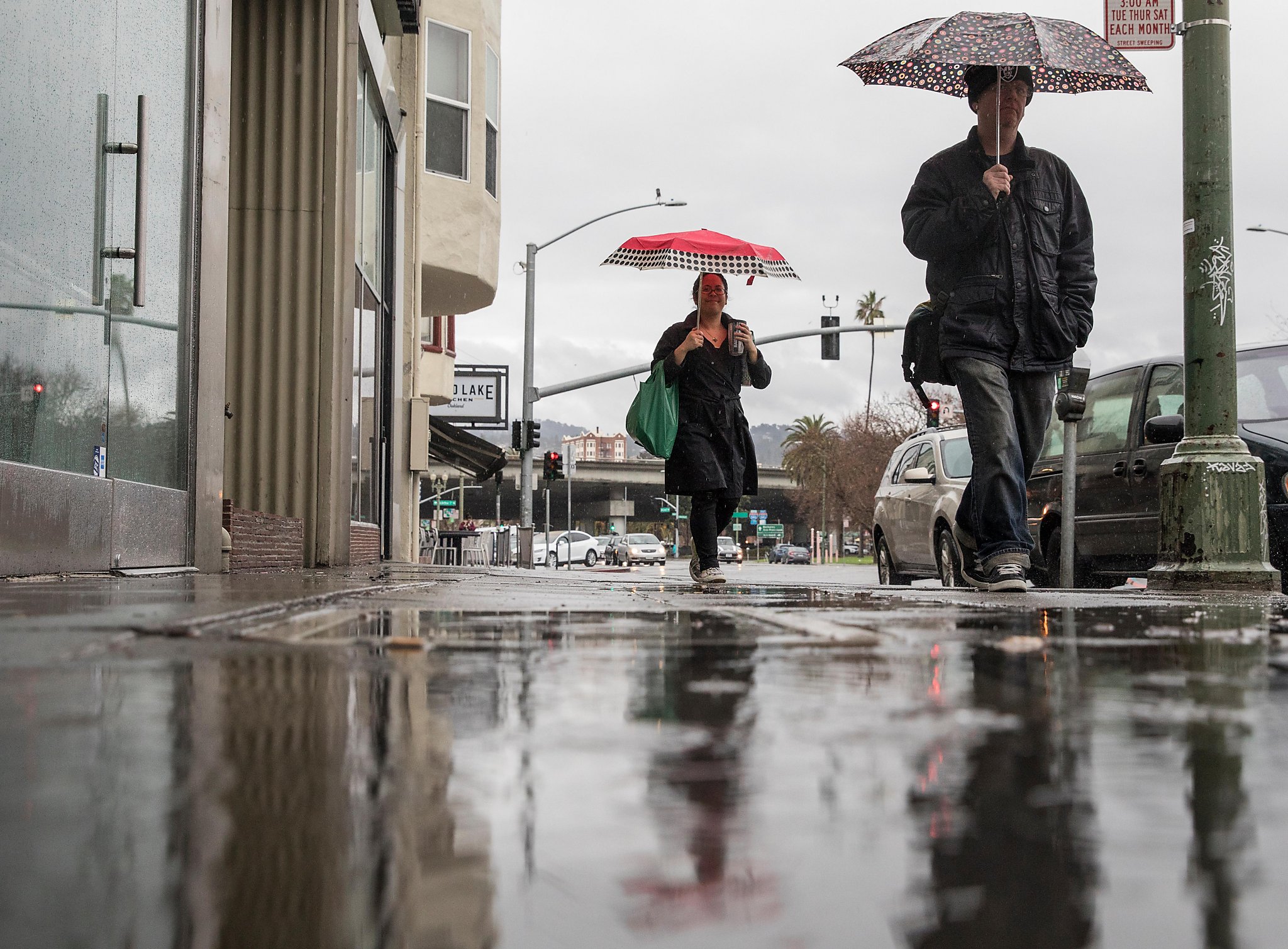 Nasty storm battering Bay Area leads to 6 deaths, flooding, power outages
