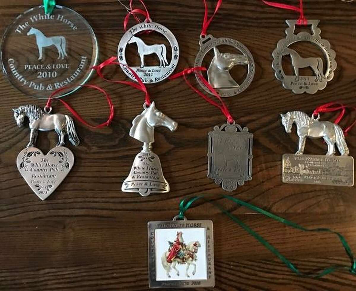 White Horse donates 4,000 to food bank