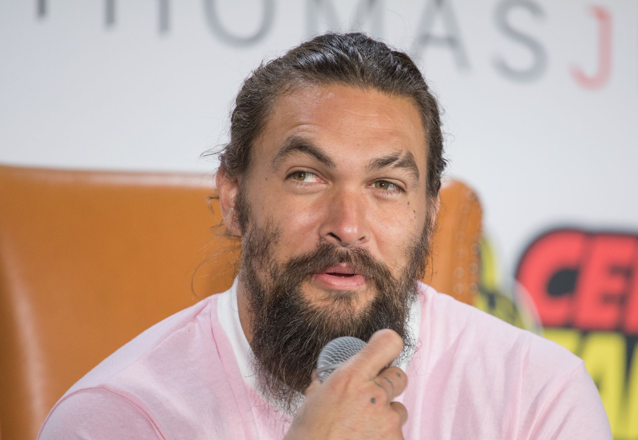 Aquaman Star Jason Momoa Will Headline 2019 Celebrity Fan Fest