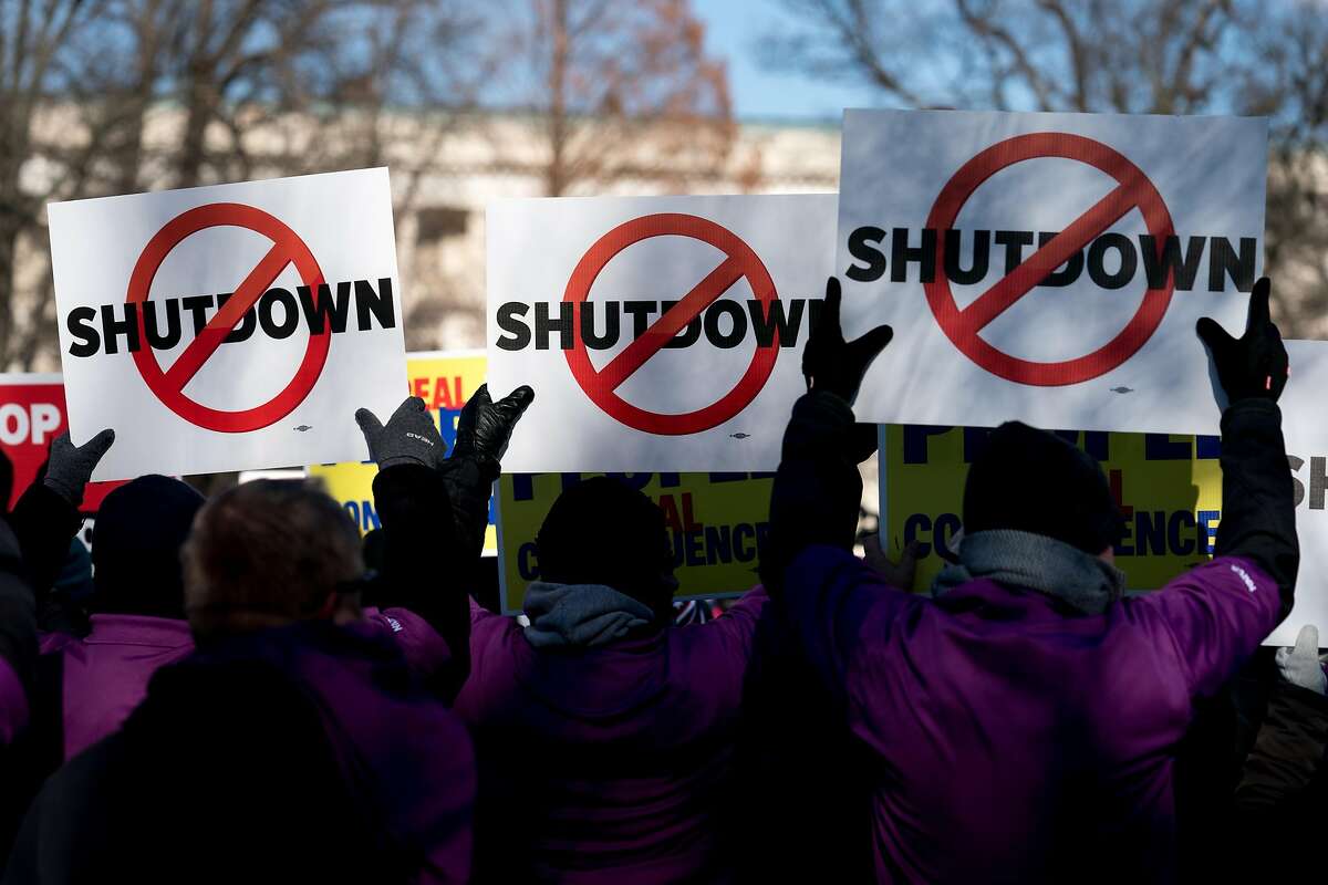 FILE � A protest of the government shutdown organized by the air traffic controllers’ union, outside the Capitol in Washington, Jan. 10, 2019. Among both parties’ supporters, the government shutdown and a market slump have eroded optimism for the economy and support for the president’s economic policies, new surveys show. (Erin Schaff/The New York Times)
