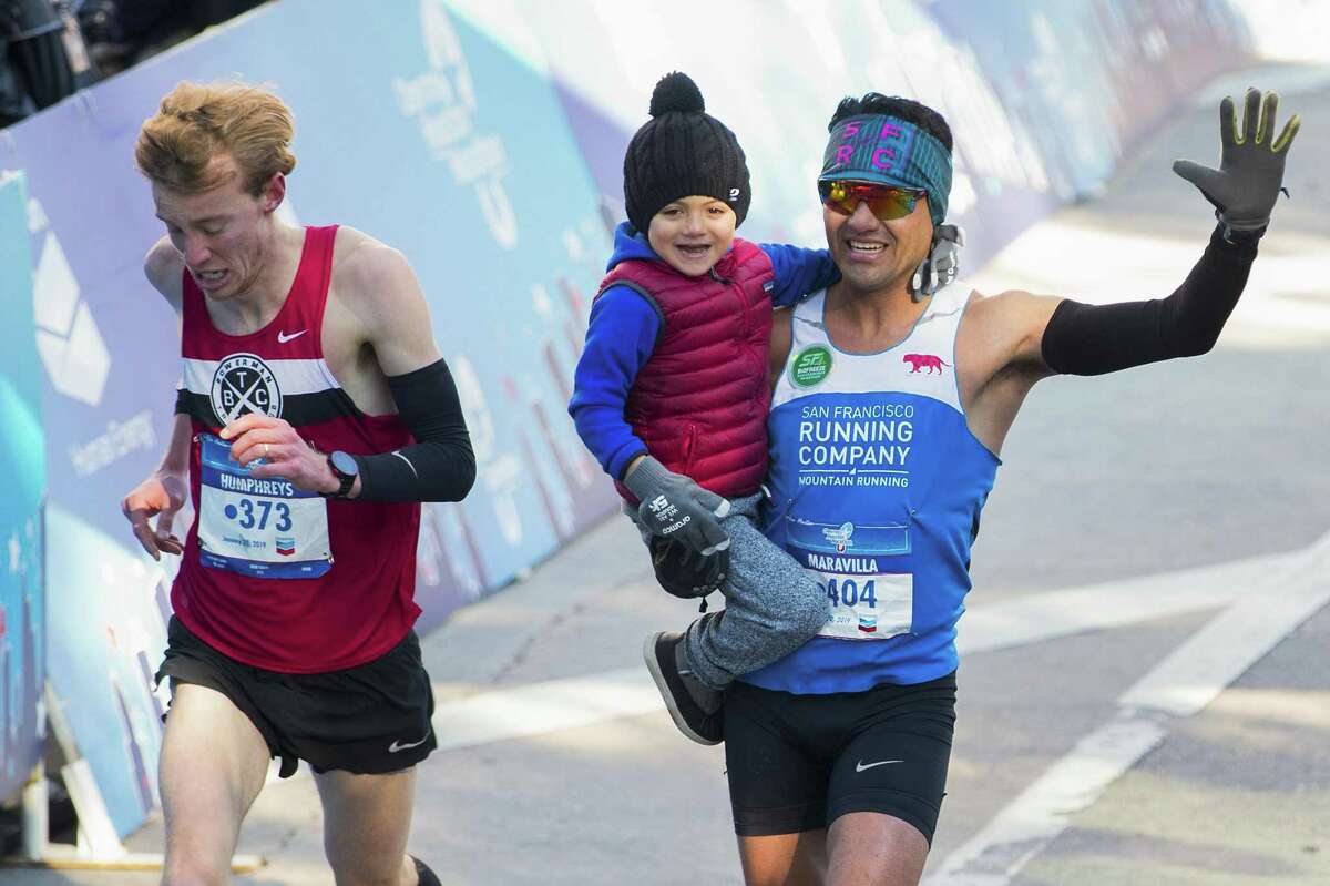 Cold weather does not deter marathoners