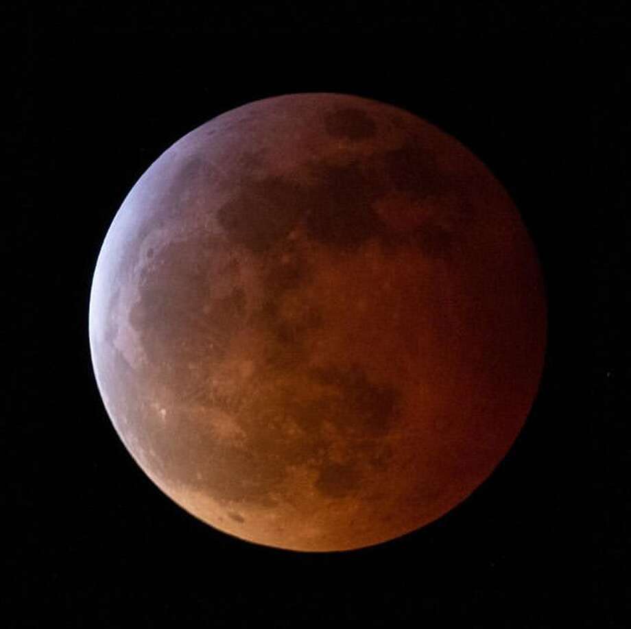 Stargazers share photos of super blood wolf moon eclipse ...