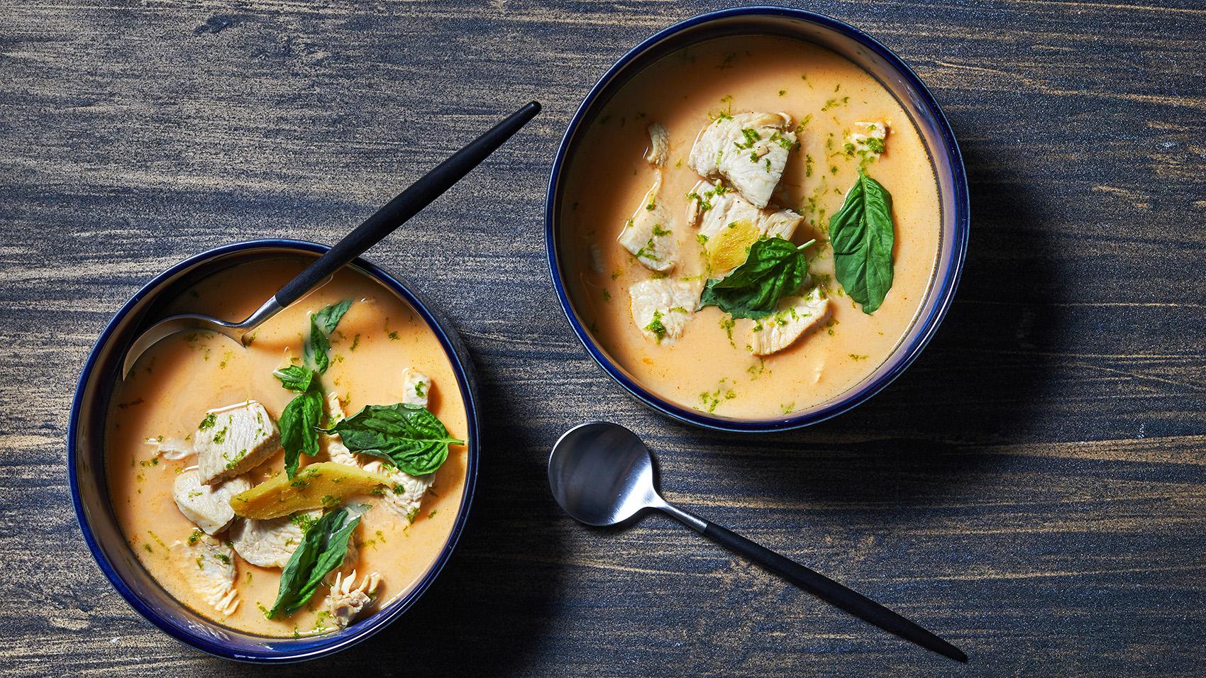 Курица с кокосовым молоком. Вьетнамский крем суп. Атмосфере Chicken Soup. Шоколадный суп с курицей. Dior Soup.