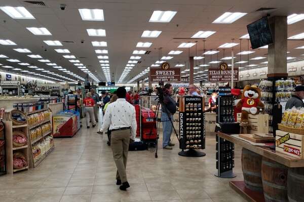 first buc ee s outside of texas opens this week sfchronicle com first buc ee s outside of texas opens