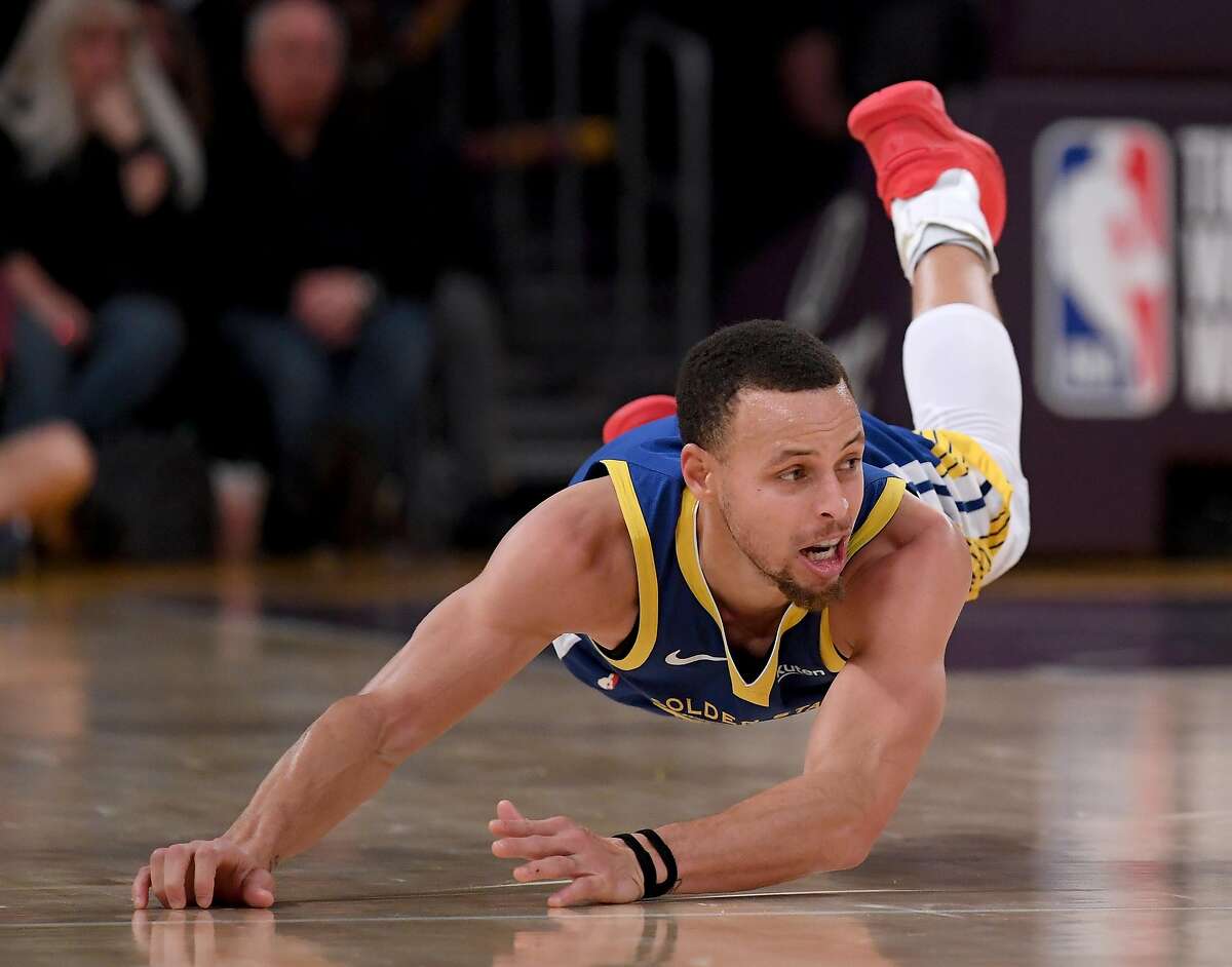 Stephen Curry slips and airballs a 3 in Warriors rout of Lakers