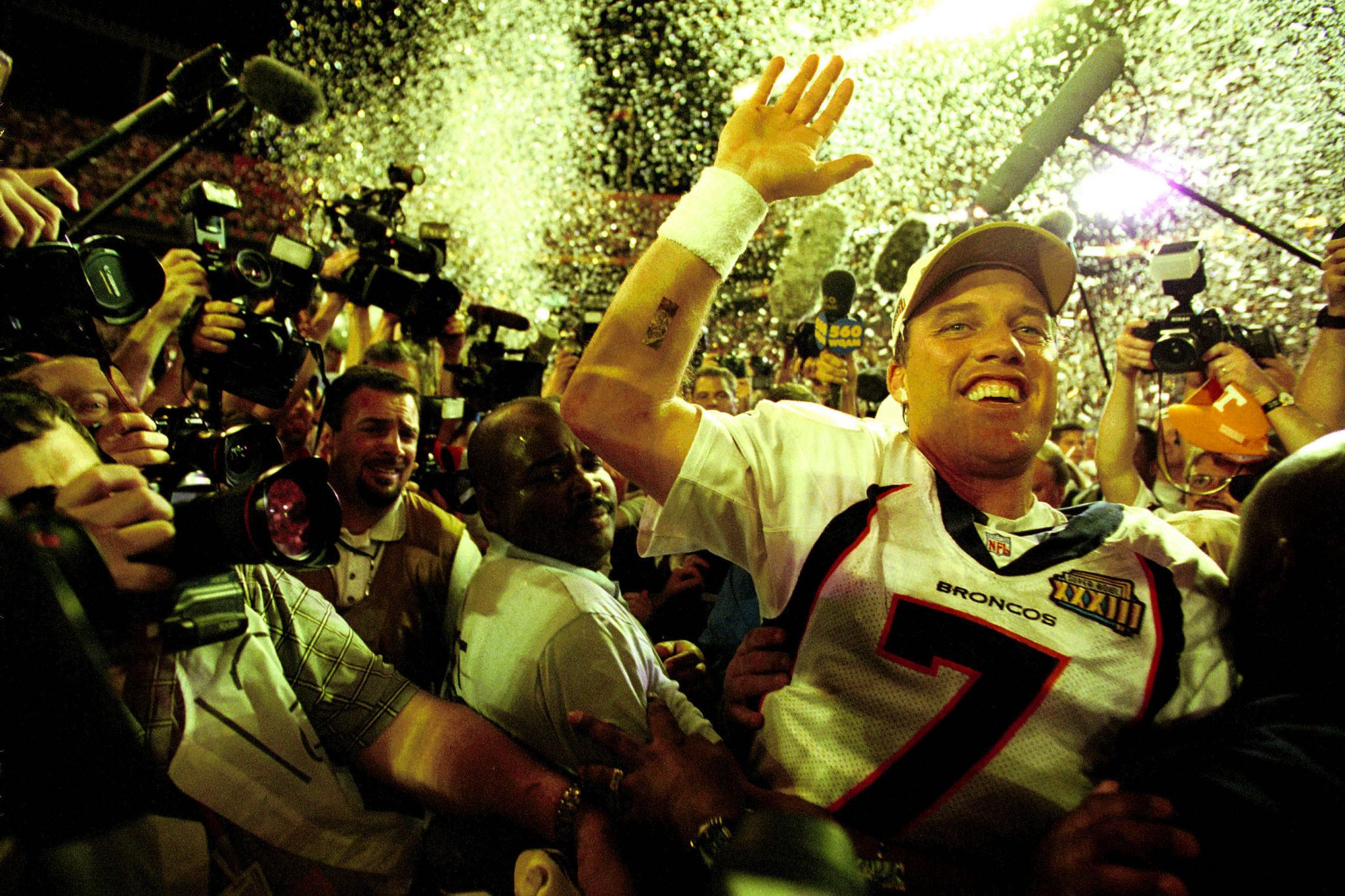 John Elway and the Denver Broncos: Super Bowl XXXIII Book by Michael  Sandler