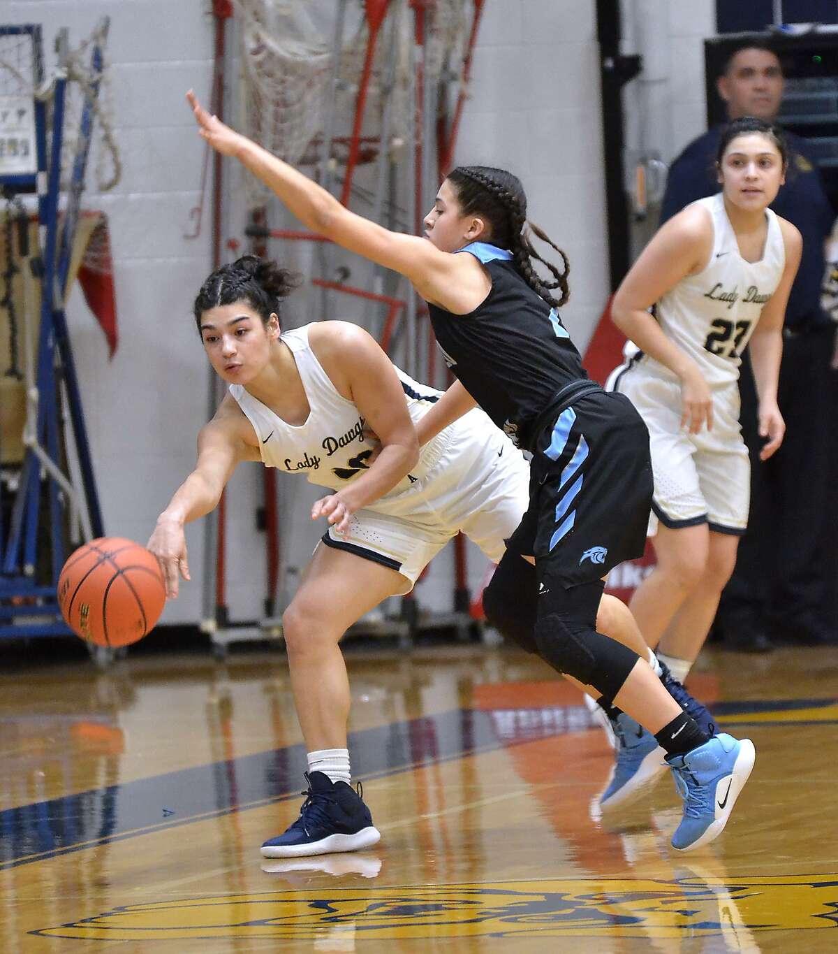Joining United from Monday, Alexander and United South each advanced winning their respective first-round games Tuesday night. Aly Benavides and the Lady Bulldogs won 63-30 over PSJA while Angelina Lopez and the Lady Panthers prevailed 62-58 against McAllen Memorial.
