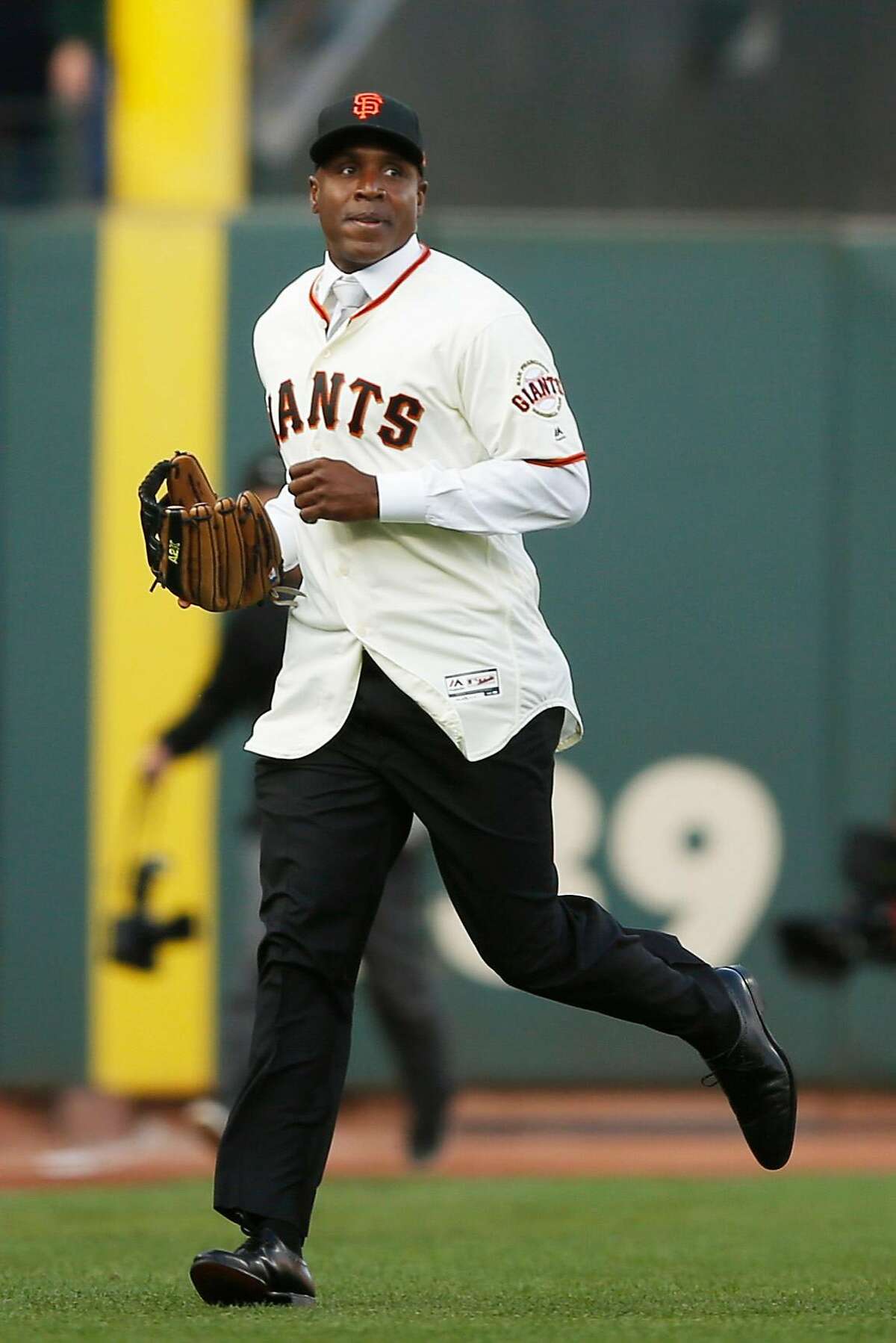 Barry Bonds acknowledges the crowd in the outfield during his uniform number retirement ceremony at AT&T Park on Saturday, Aug. 11, 2018, in San Francisco, Calif. The San Francisco Giants retired number 25 in honor of Bonds' historic career with the Giants from 1993-2007.