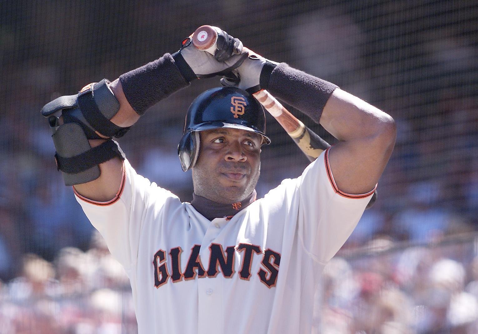 Barry Bonds says that he could've hit .400 if he bunted