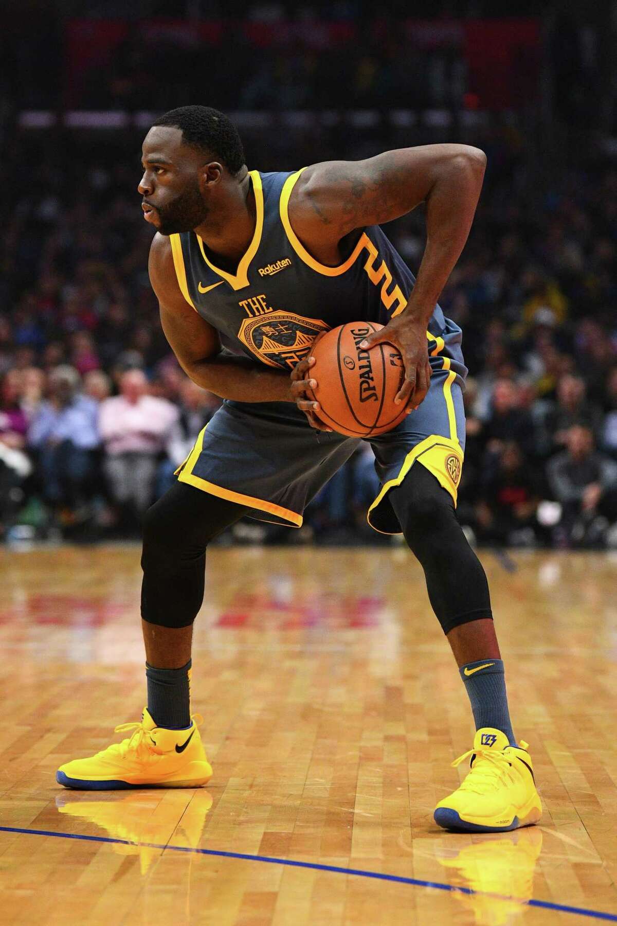 Golden State Warriors Forward Draymond Green (23) looks to make a pass during a NBA game between the Golden State Warriors and the Los Angeles Clippers on November 12, 2018 at STAPLES Center in Los Angeles, CA.