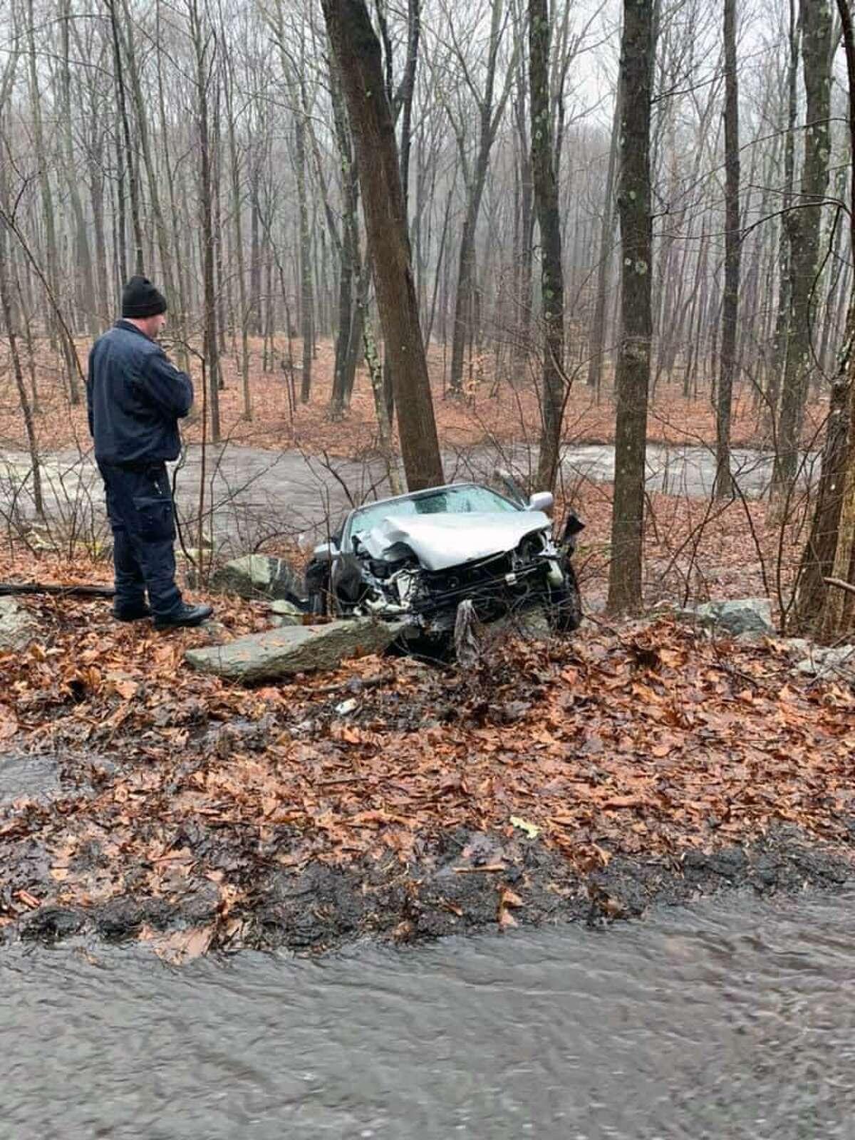 No serious injuries in Seymour crash that took down telephone pole