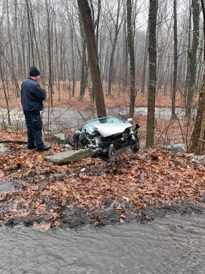 No serious injuries in Seymour crash that took down telephone pole