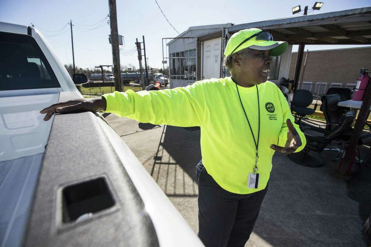 Cynthia Bailey runs her crew picking up garbage dumped in the Settegast neighborhood on Thursday, Jan. 24, 2019, in Houston. Settegast is among the neighborhoods just north of I-610 where development is beginning to proceed at breakneck pace as region’s population, incomes and demand for housing increase.