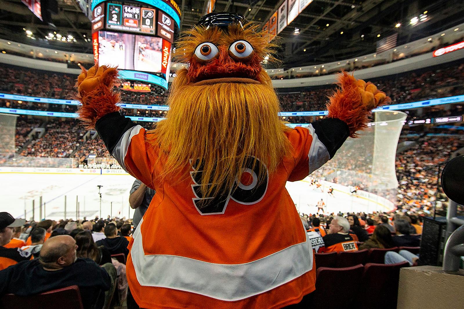 Flyers' wild-eyed mascot Gritty proves popular in San Jose