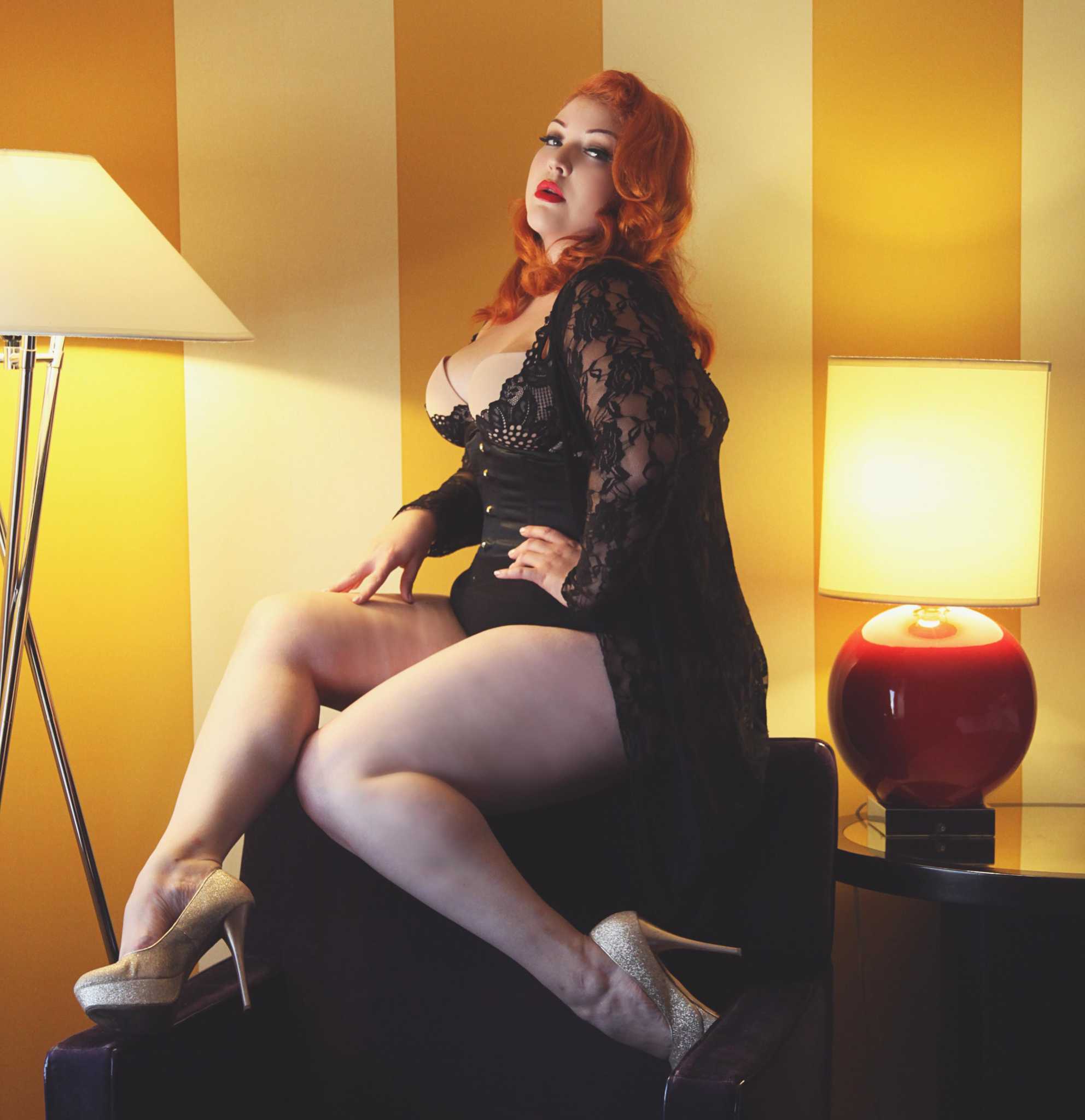 How to take your own sexy lingerie boudoir photos for Valentine's Day How to take your own sexy lingerie boudoir photos for Valentine's Day