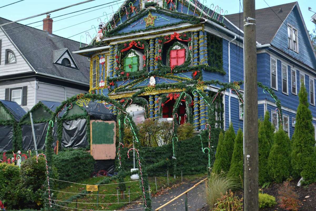 Torrington “Christmas House” family given less than 2 weeks to get out