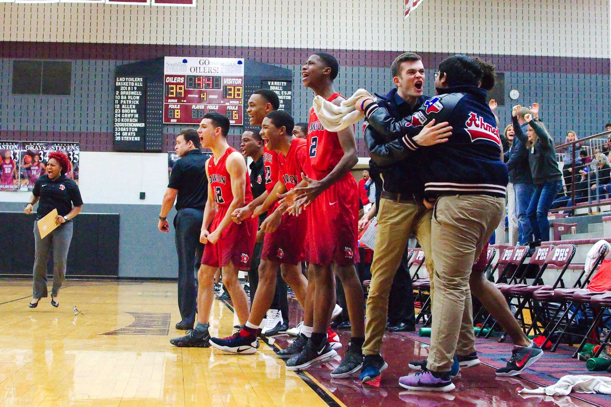 Boys’ basketball: Waddy’s heave lifts Dawson over Pearland, 41-39