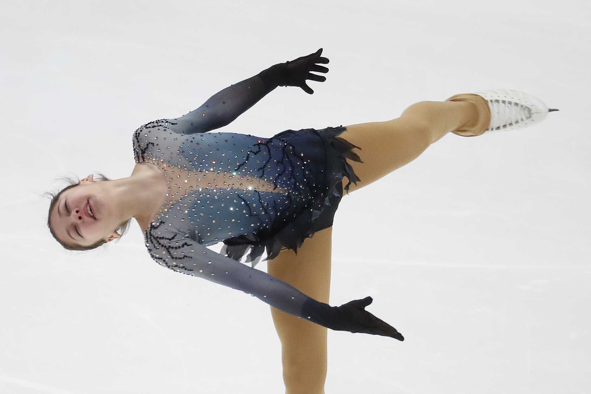 Личность фигурное катание. Alysa Liu. Alysa Liu Figure Skating. Холли Ходжес фигурное катание. Олаф фигурное катание.