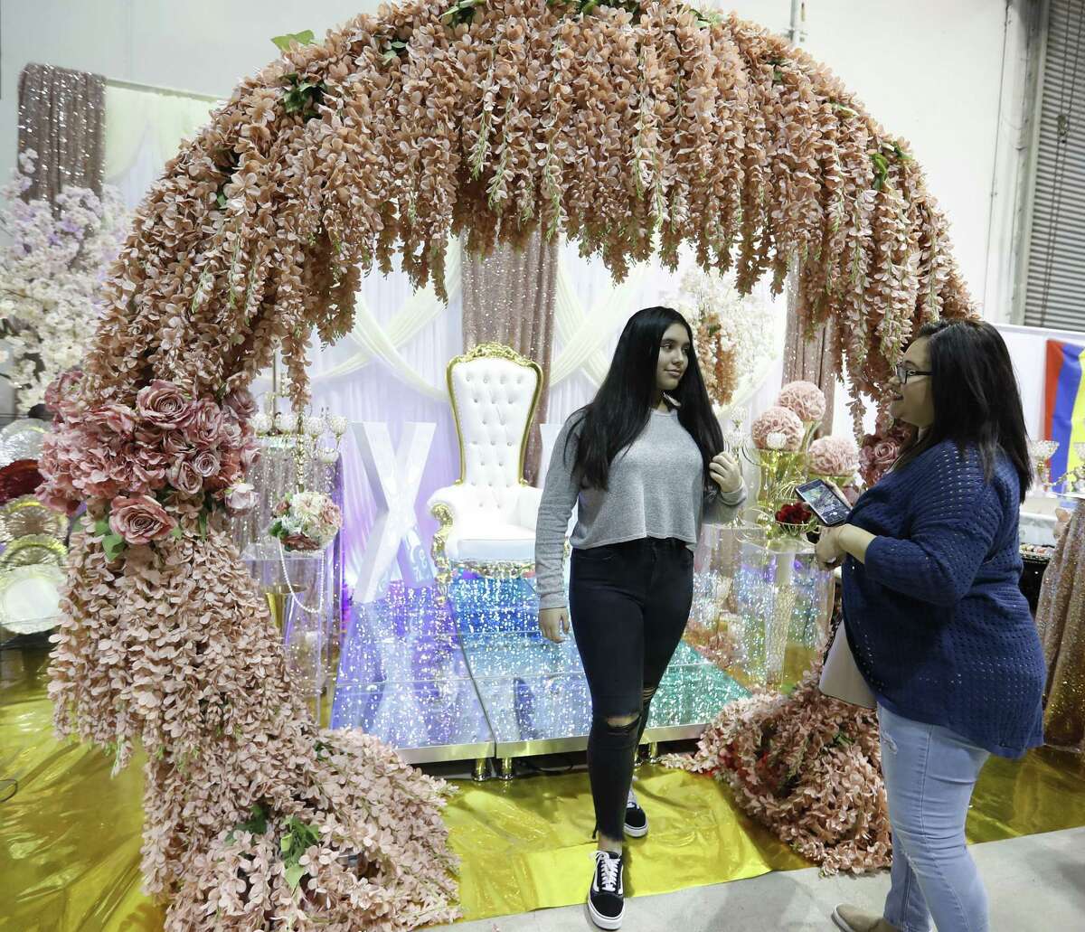 Big business of quinceañeras on display at expo