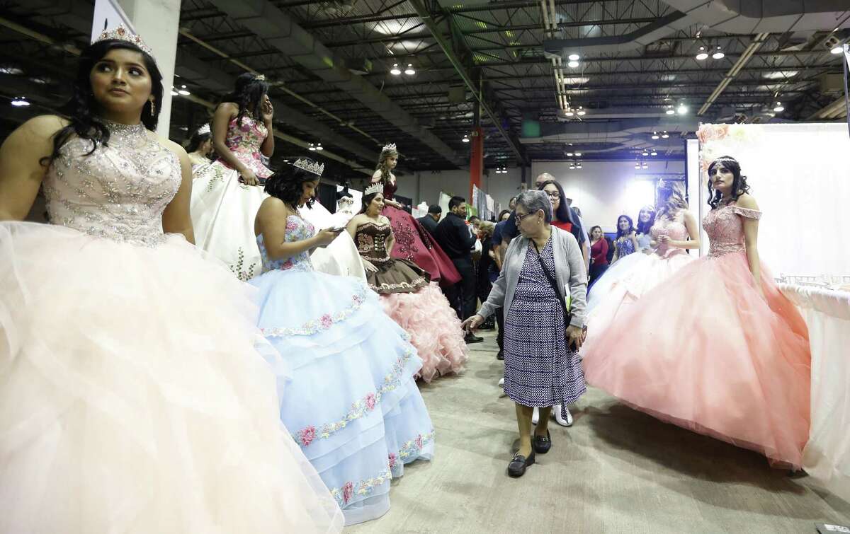 Big business of quinceañeras on display at expo