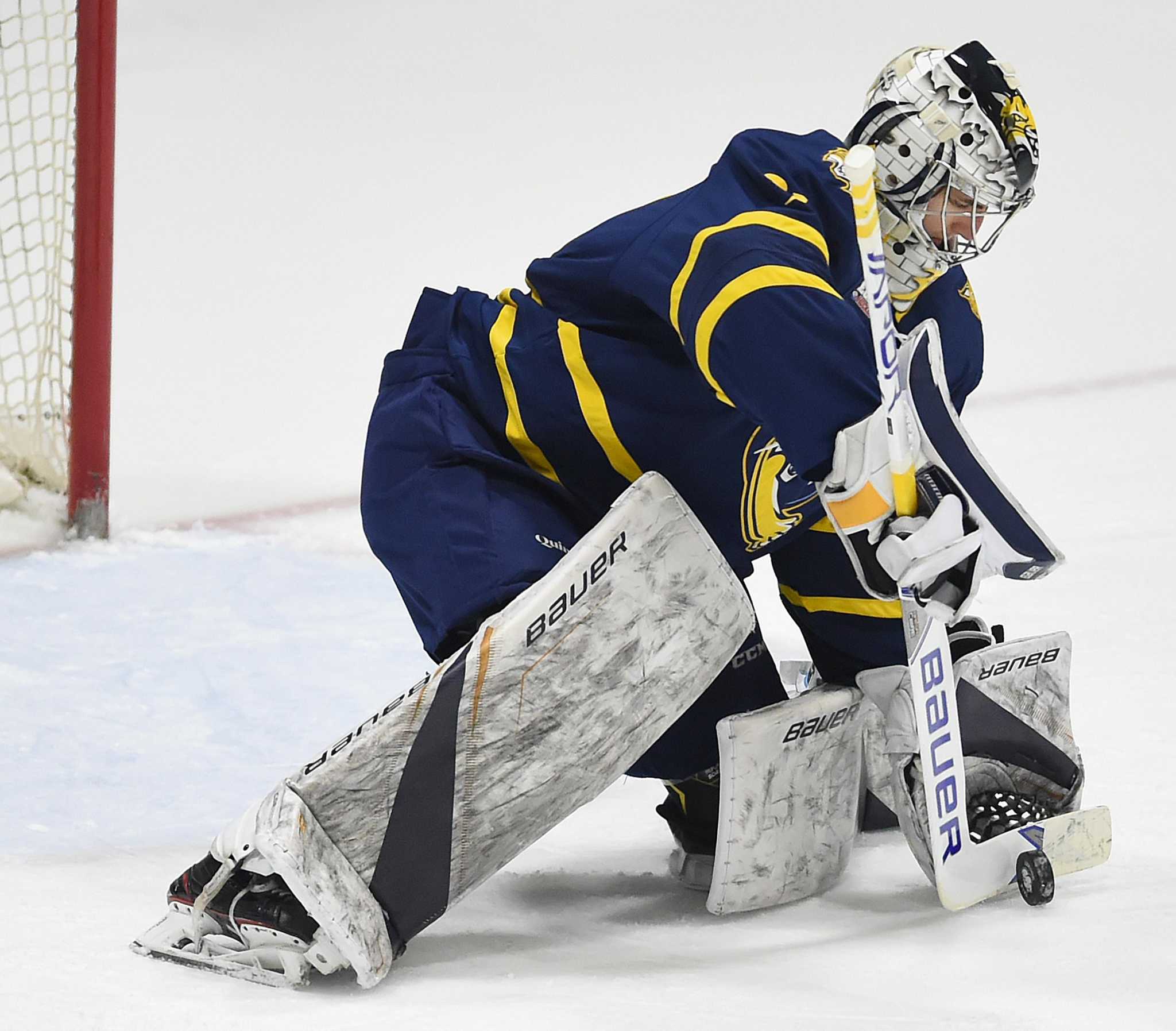 Quinnipiac downs Yale in ECAC Hockey playoff opener