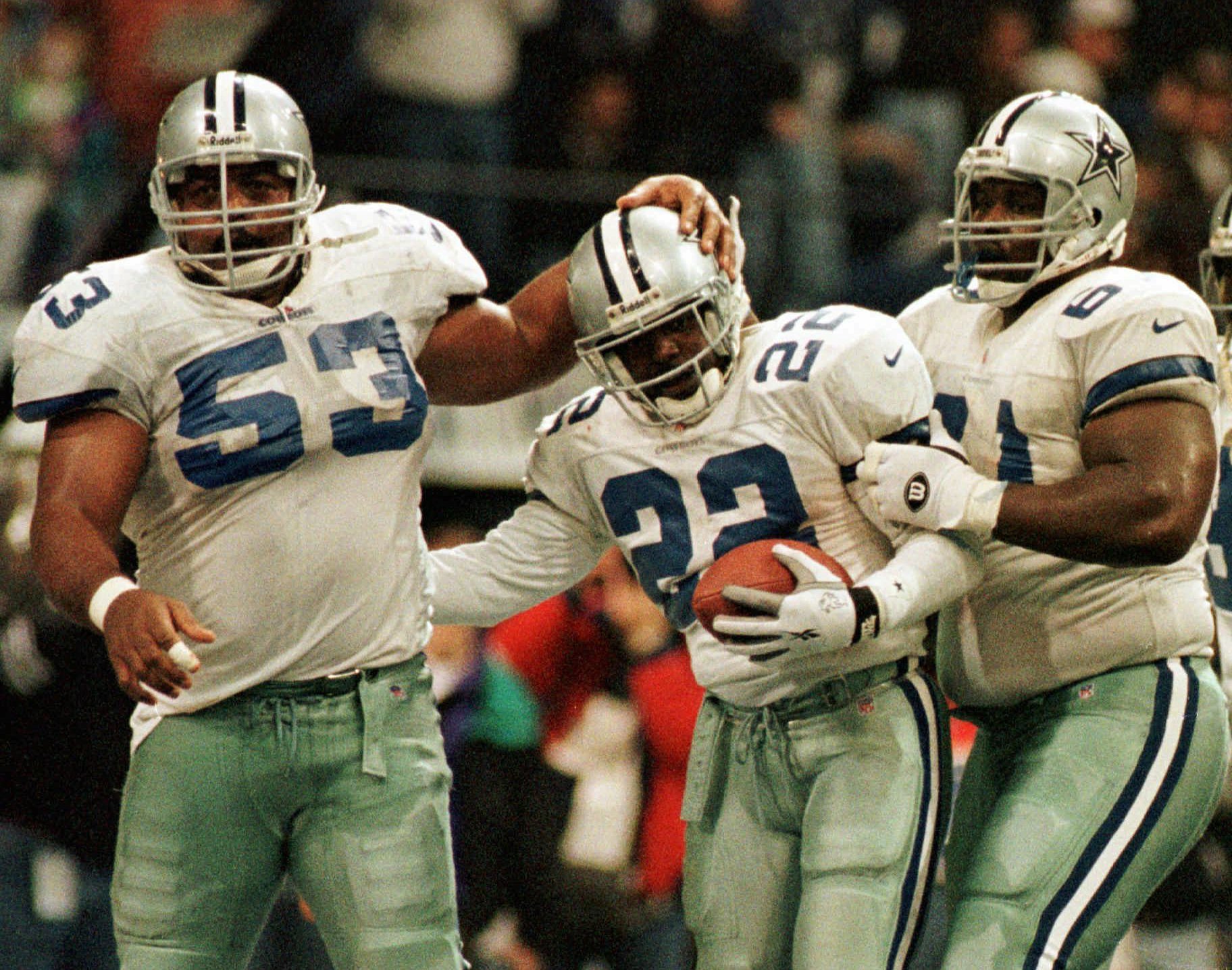 Dallas Cowboys' Emmitt smith (22) is congratulated by his