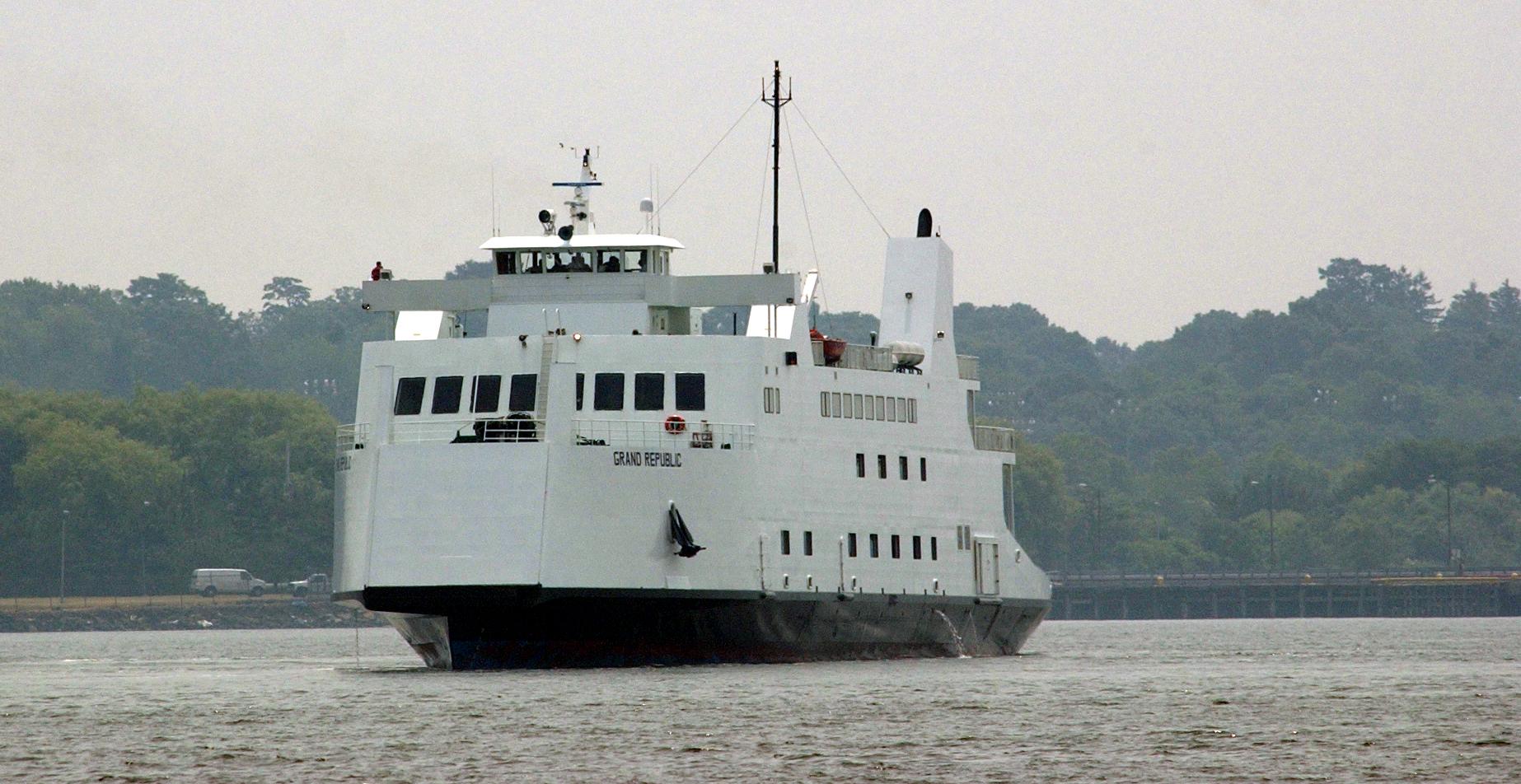 long-island-sound-ferry-stays-afloat-in-cash-strapped-industry-getting-there