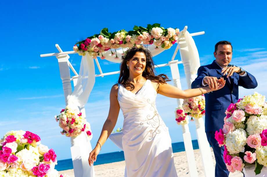 Kens 5 Anchor Shares Details On Intimate Beach Wedding San Antonio