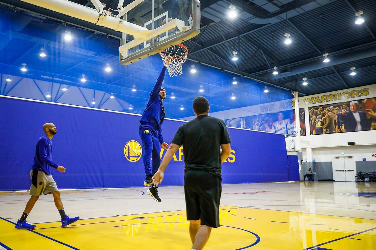 Warriors player Klay Thompson dunks during Golden State Warriors' practice in Oakland, California, on Monday, Nov. 26, 2018.