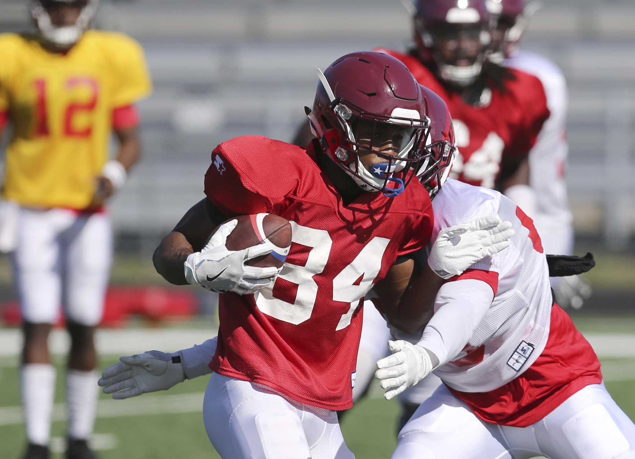 Former Houston teammates Greg Ward, Demarcus Ayers reunited with