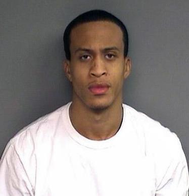 Convicted felon charged with possession in Stamford