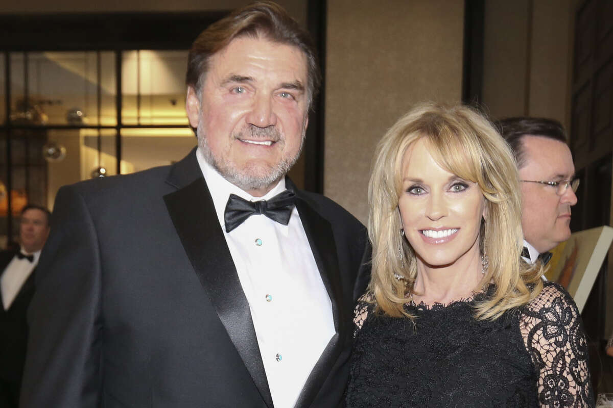 Former Oilers quarterback Dan Pastorini stopped drinking more than eight years ago at the urging of his girlfriend Pam Morse. He will be inducted into the Houston Sports Hall of Fame on Wednesday with Jackie Burke, George Foreman and A.J. Foyt.