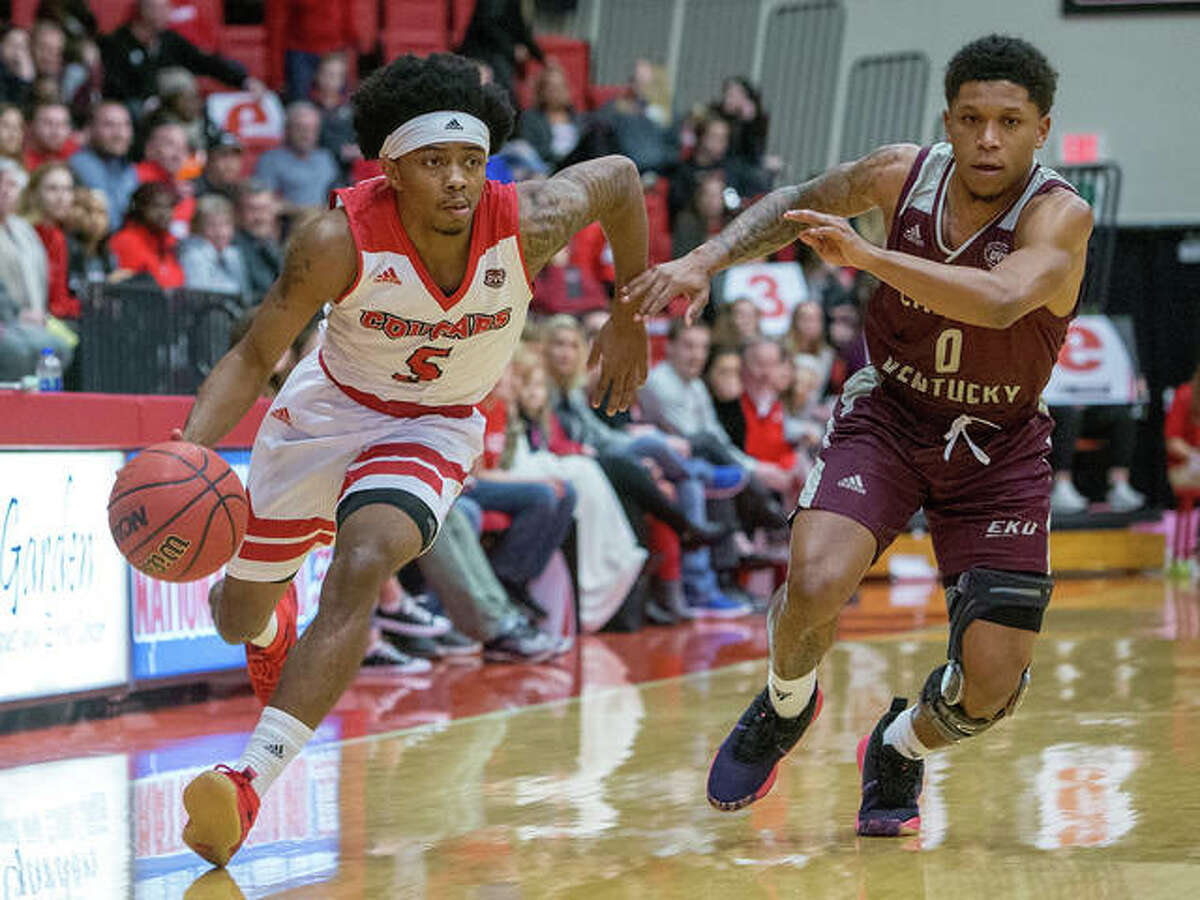 SIUE’s Tyresse Williford (left) drives past Eastern Kentucky’s Dujuanta Weaver during the Cougars’ double-overtime victory Saturday night at Vadalabene Center in Edwardsville.