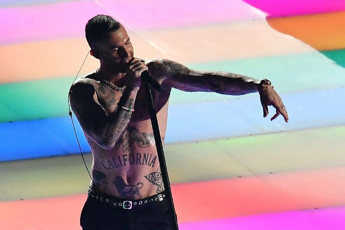 Maroon 5 Gave An Incredibly Boring Halftime Show Performance For An Incredibly Boring Super Bowl
