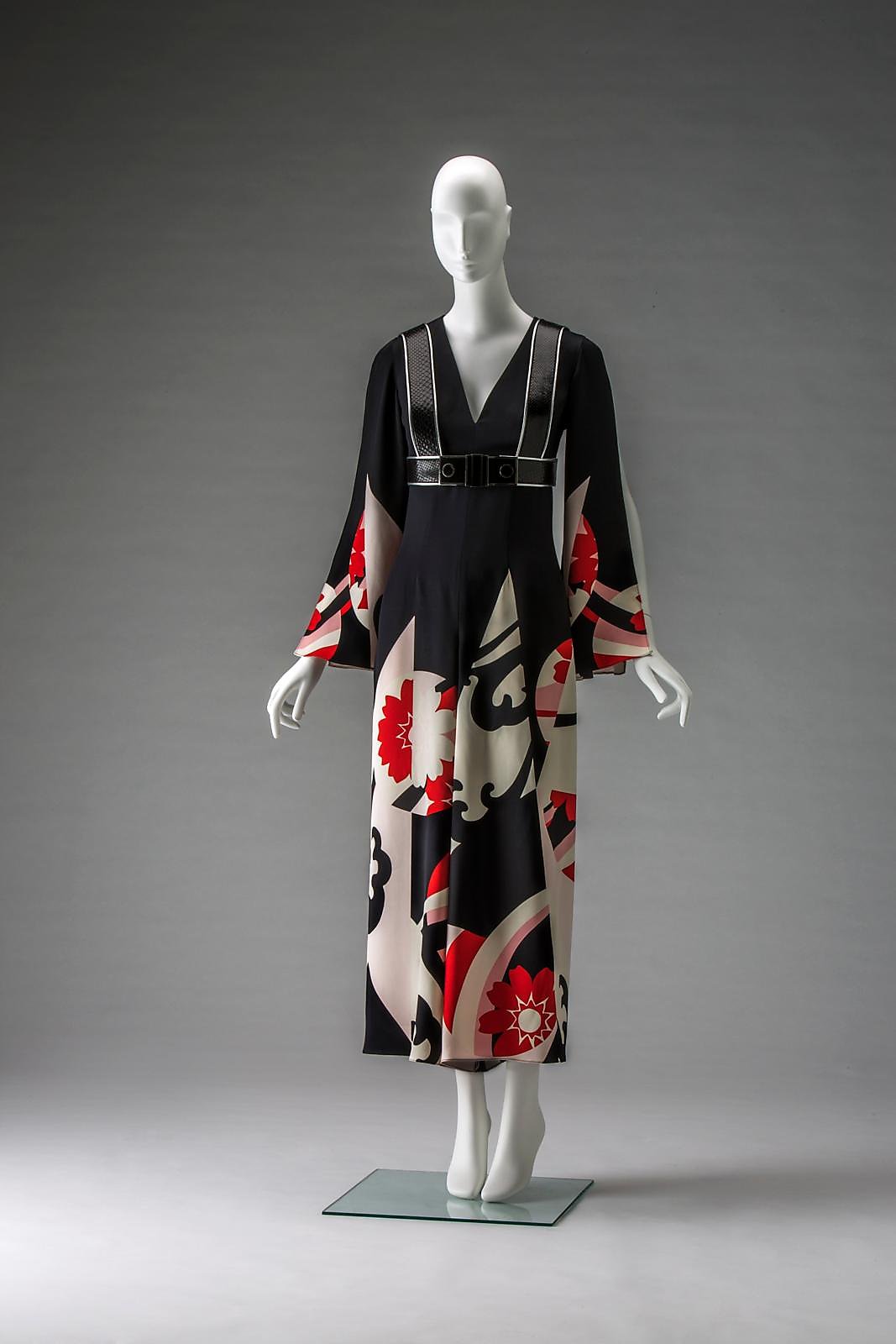 古典着物展「Classical Kimono」サンフランシスコ・アジア美術館 Asian Art Museum shows the kimono's international reach in modern