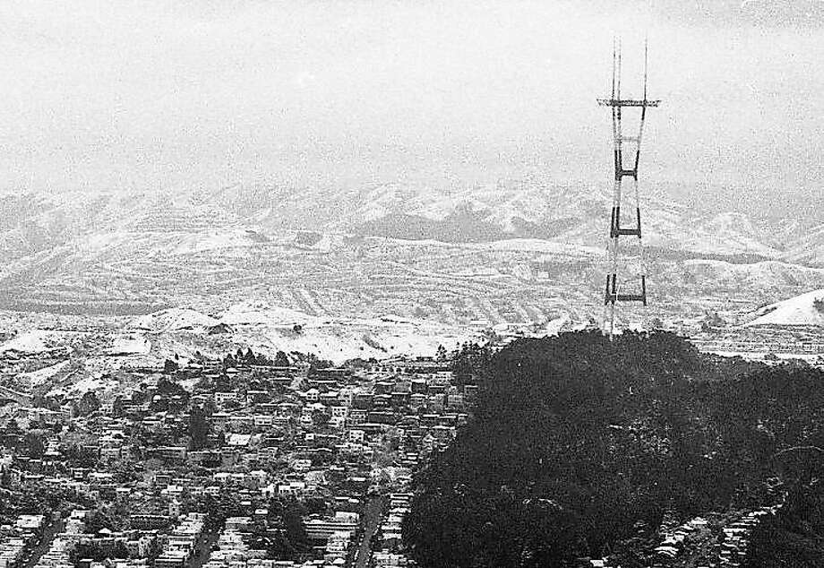 Sutro Tower as seen after an especially strong snowfall in San Francisco on Feb. 5, 1976. Photo: Art Frisch / The Chronicle