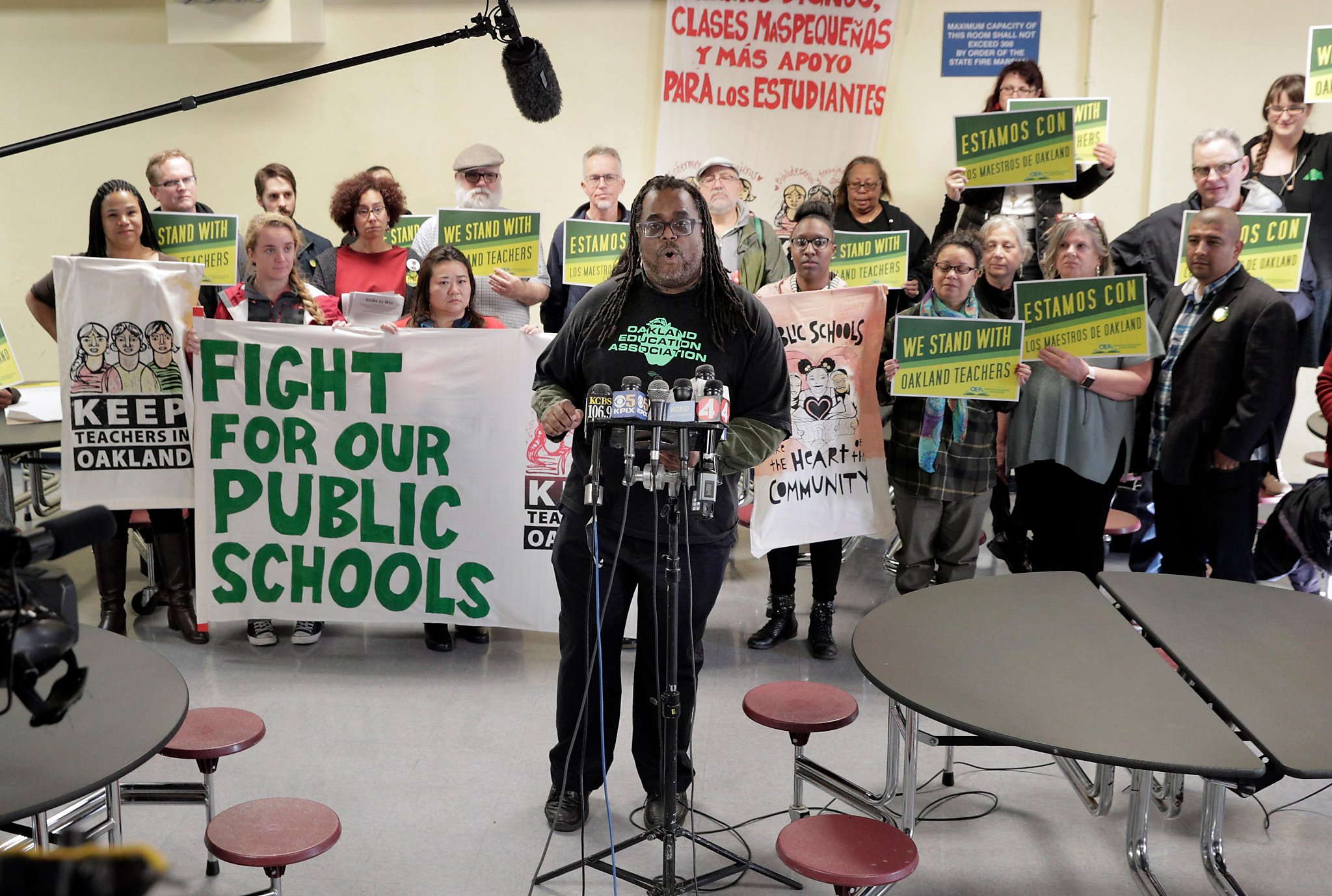 Oakland teachers vote to authorize strike over pay, class size