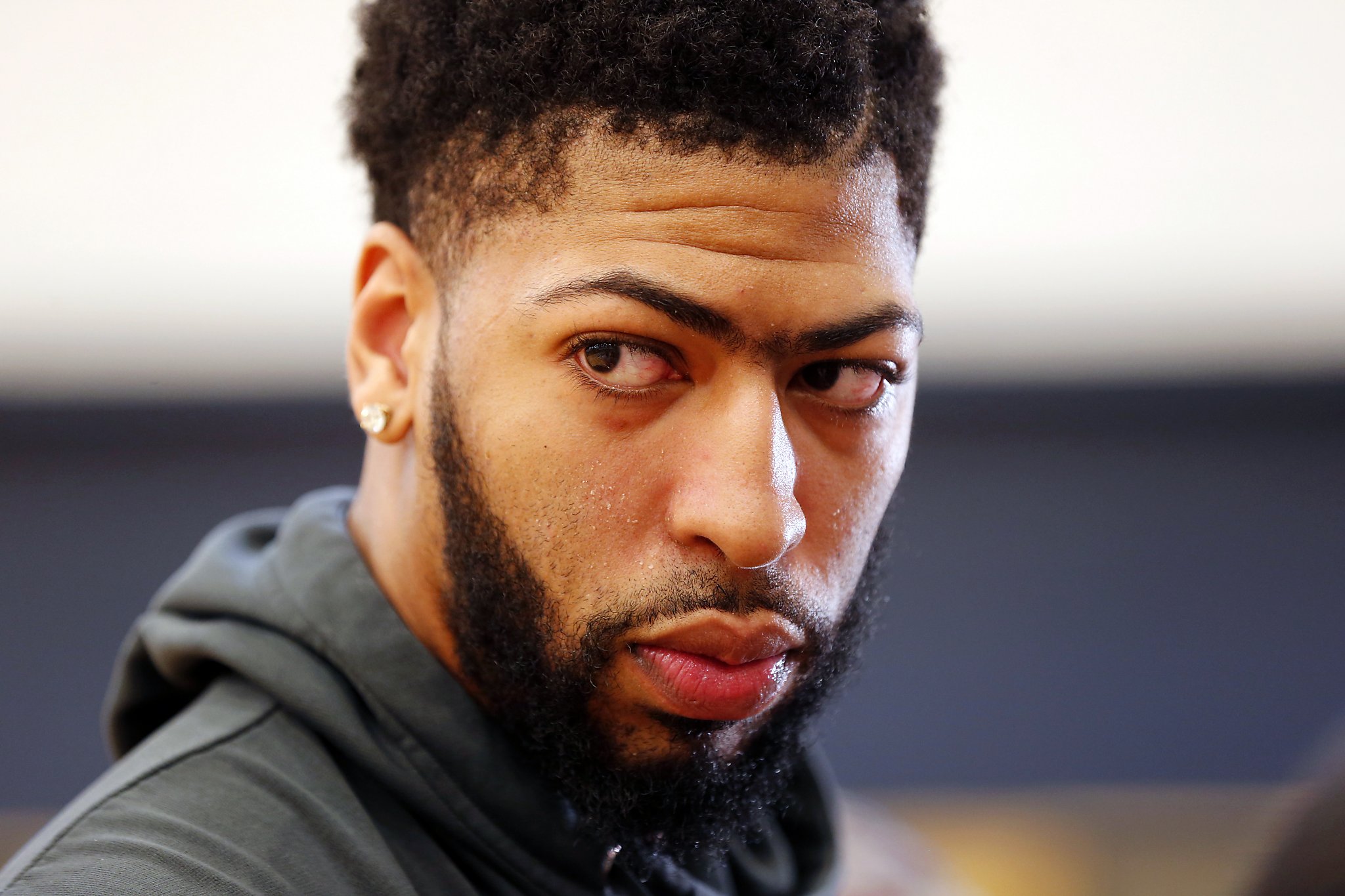 In quest for Anthony Davis, Lakers up their offer