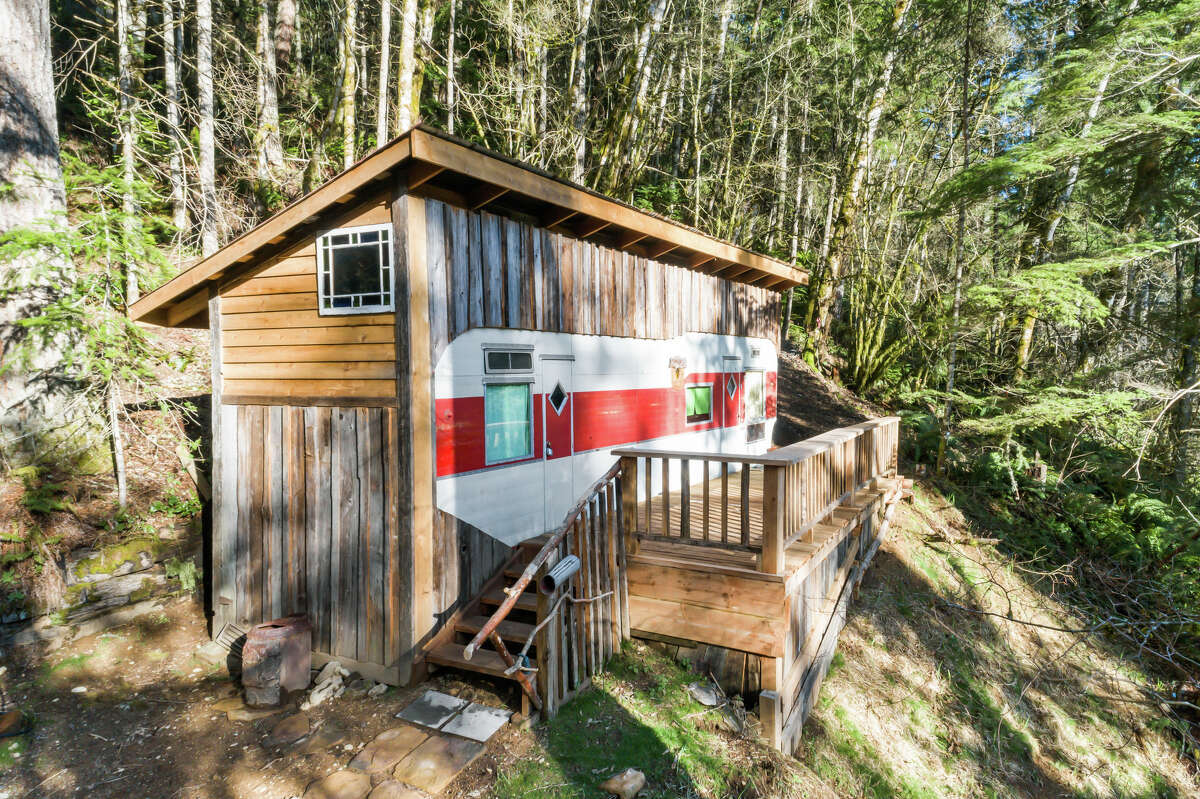 Repurposed trailer becomes charming, tiny cabin, just $135K