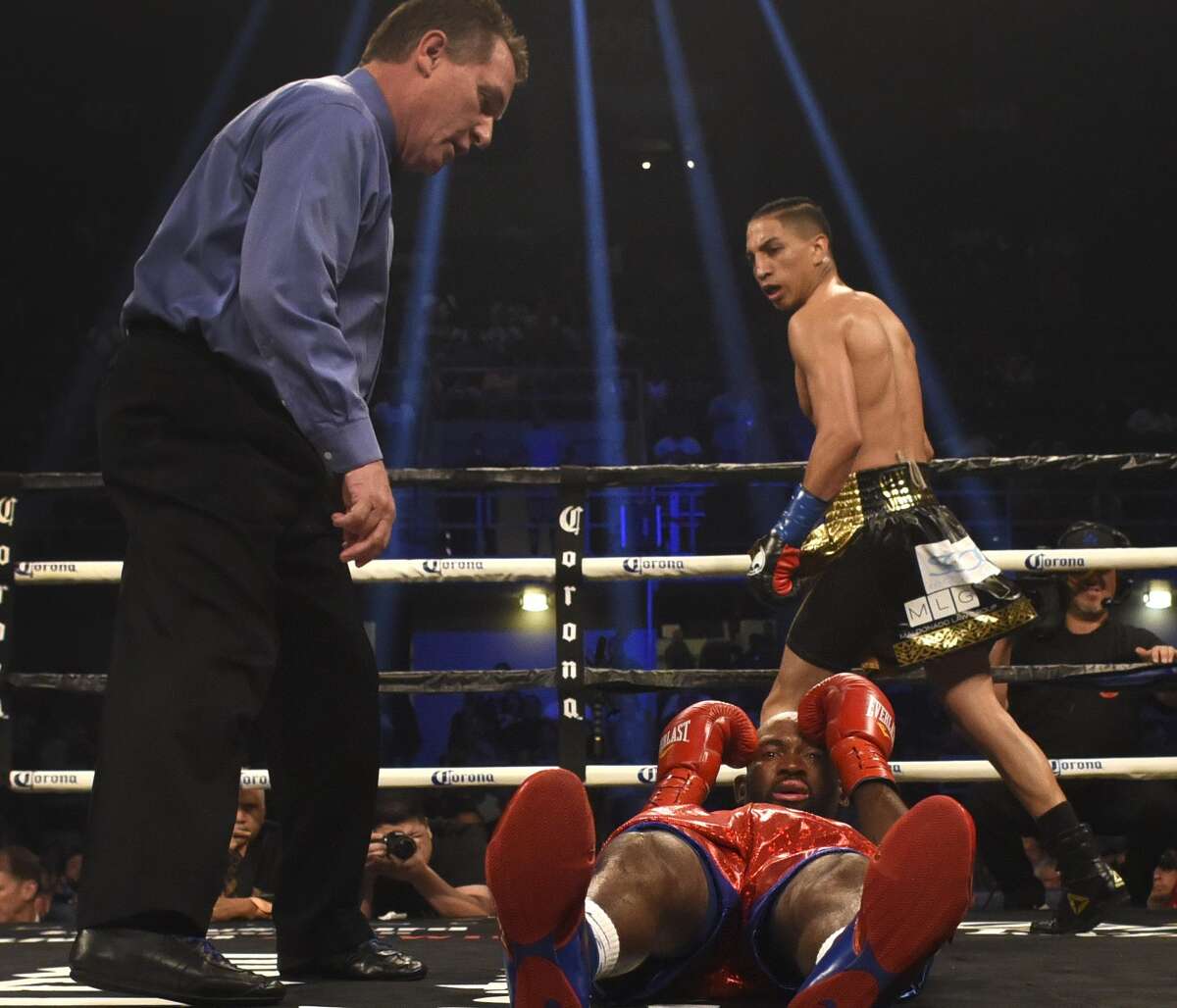 Showtime hyping punching power of San Antonio’s Mario Barrios