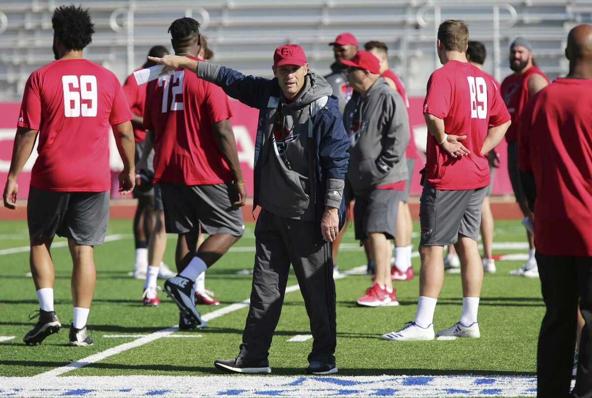 Coach Mike Riley and the San Antonio Commanders of the new Alliance of American Football play their first game Saturday.