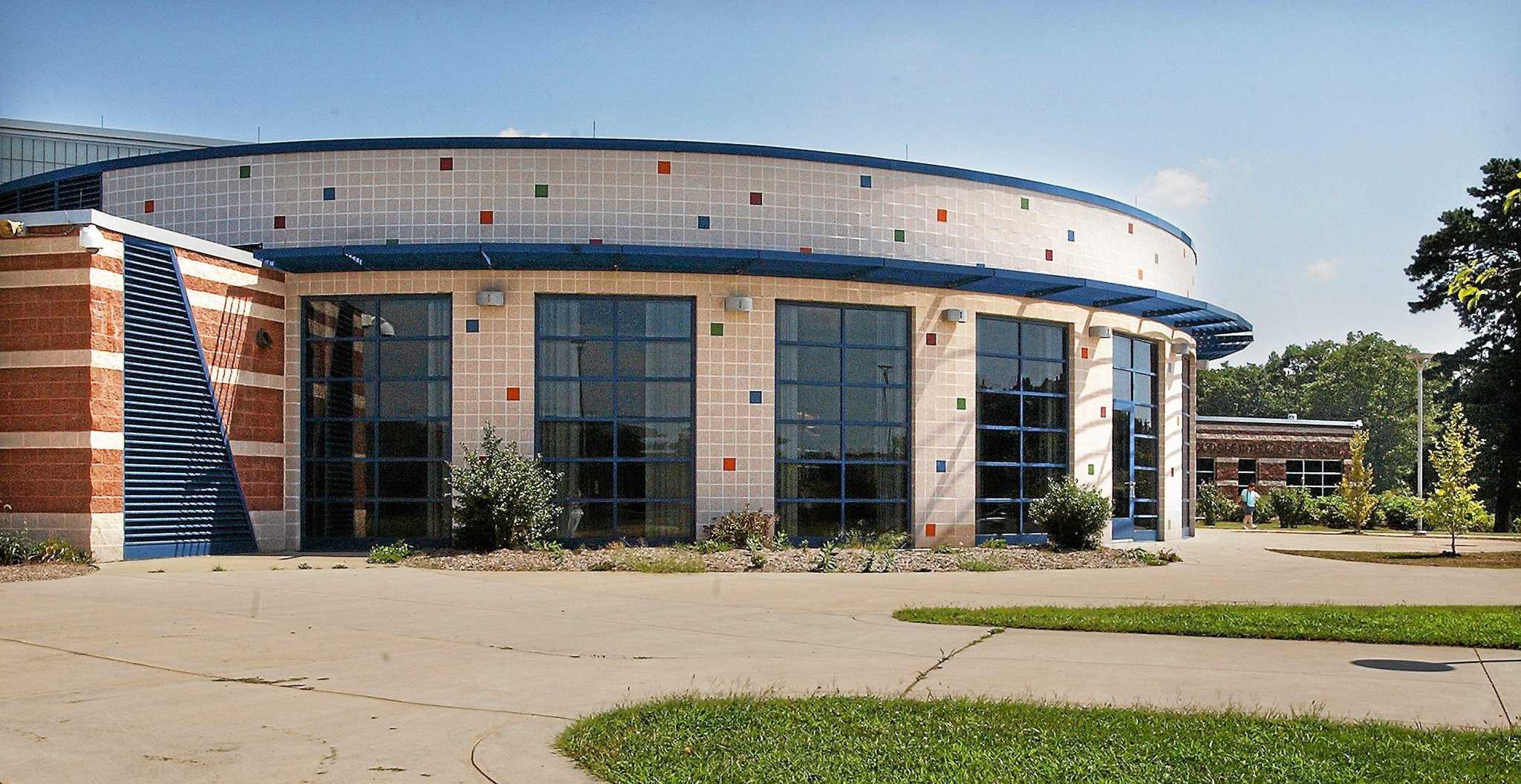 Cromwell School Evacuated Due To odor That May Be Gas Leak