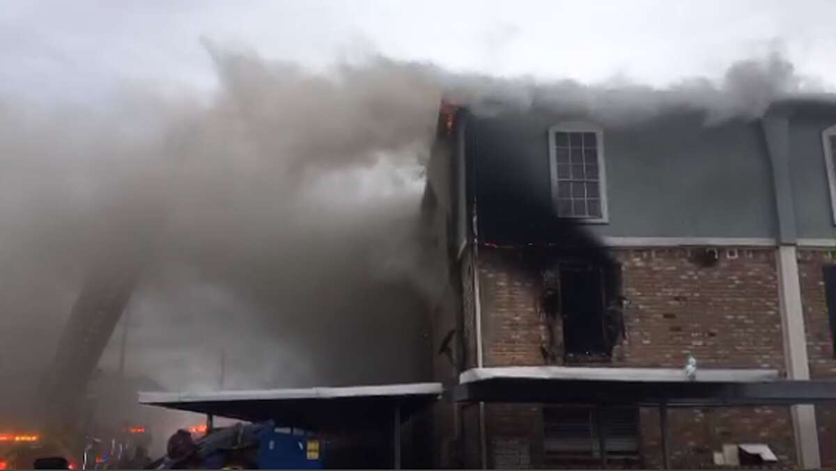 Families displaced as 3alarm fire rips through Houston apartment