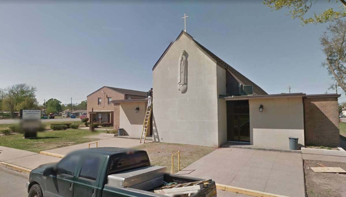 Houston police open criminal probe into Catholic priest