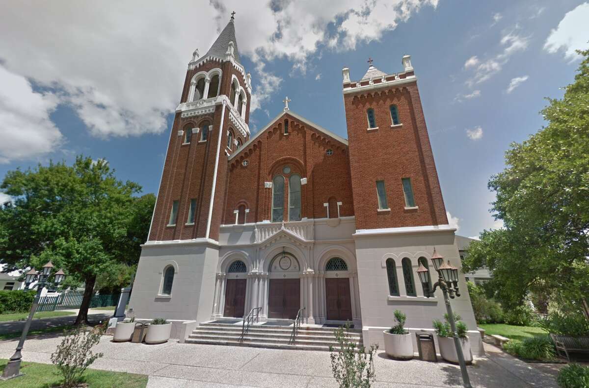 Houston police open criminal probe into Catholic priest