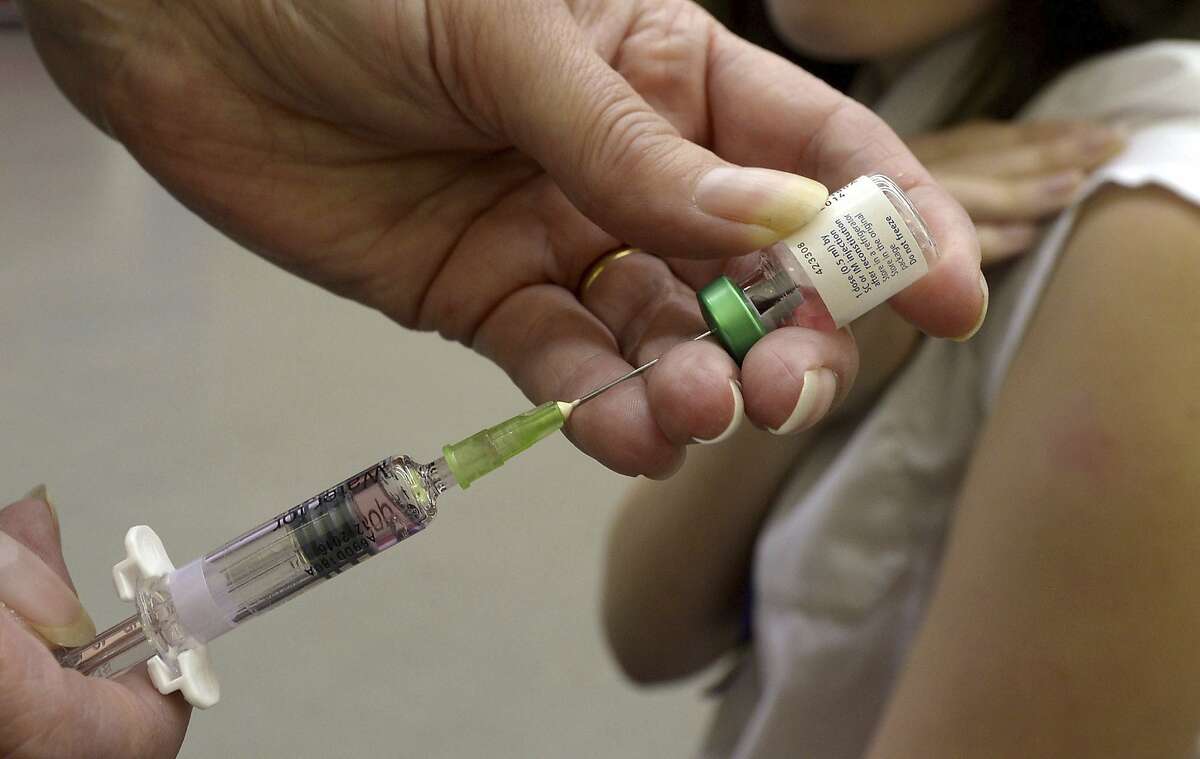A measles vaccination being administered.A small measles outbreak in the Bay Area last year spread almost entirely among families who had chosen not to vaccinate their children, according to a report published Friday.