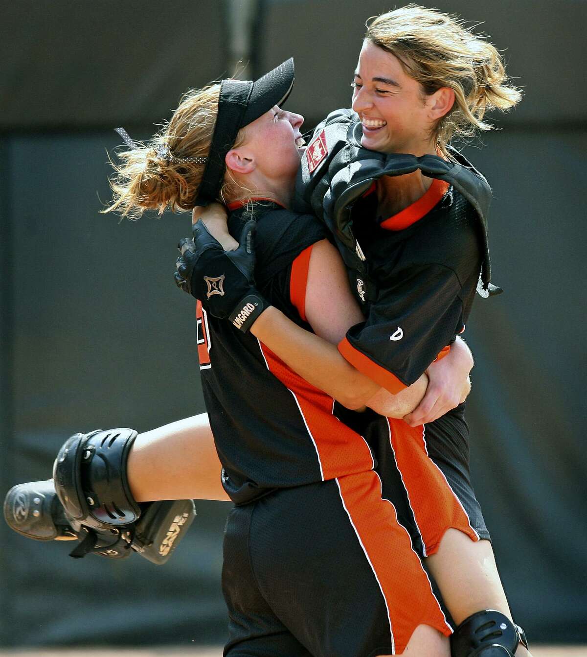 Medina Valley pitcher Crystal Keller catches her catcher Megan Heiligman leaping into her arms as Medina Valley gets the last out in their state championship game against Burkburnett Saturday afternoon. MEDINA VALLEY VERSUS BURKBURNETT STATE SOFTBALL CHAMPIONSHIP AT MCCOMBS FIELD IN AUSTIN. JUNE 2, 2007 TOM REEL/STAFF